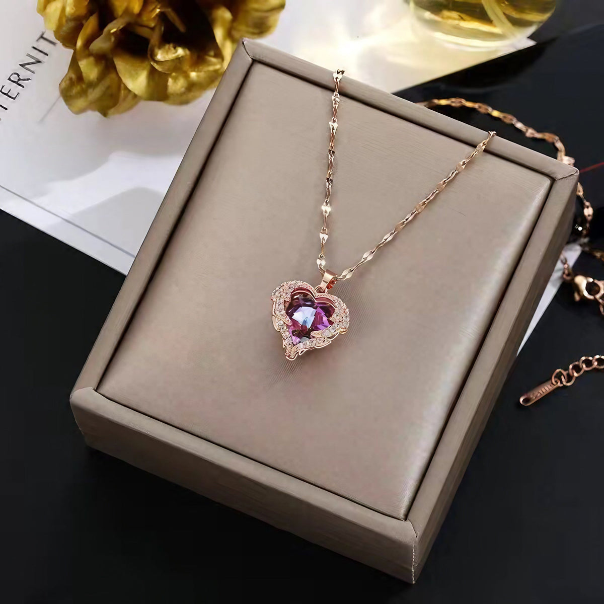 Collier cœur rangé dans son écrin
