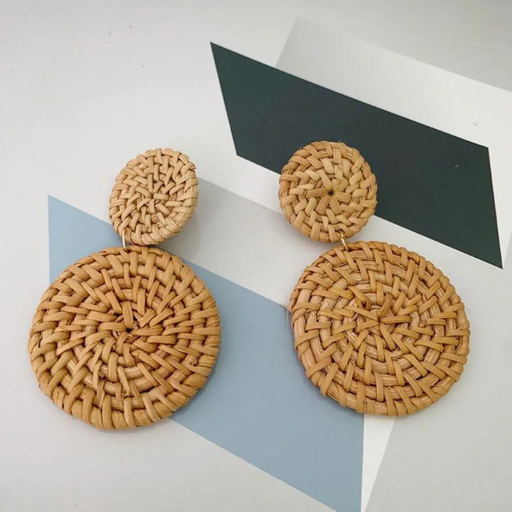 Boucles en rotin tressé