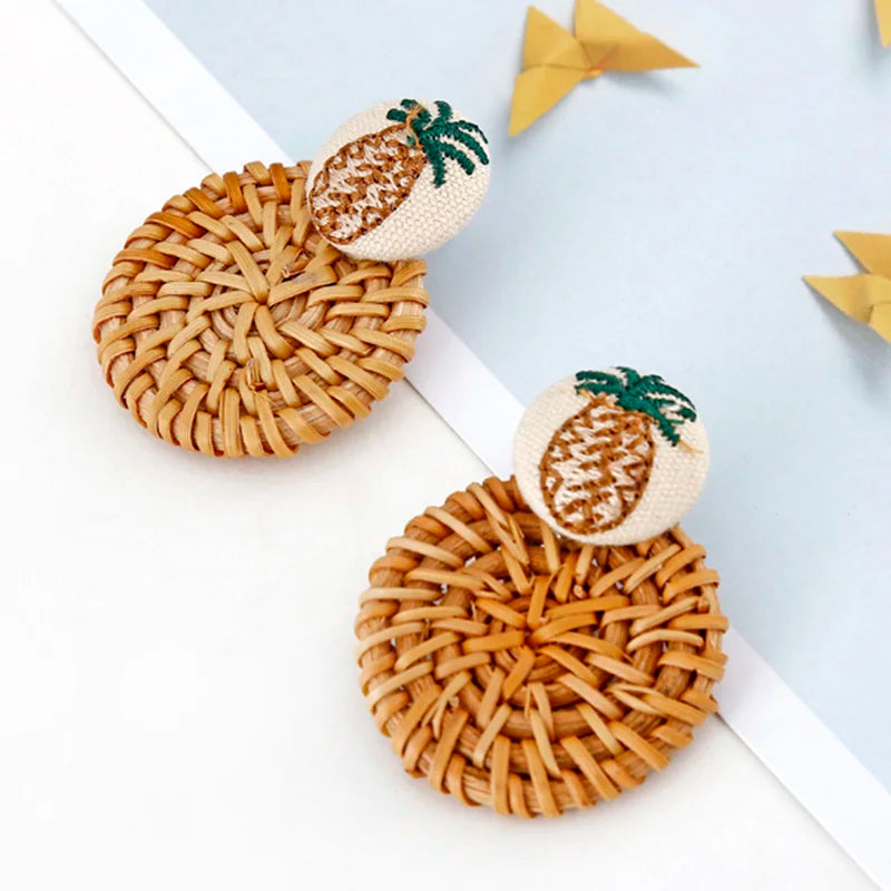Boucles en rotin tressé