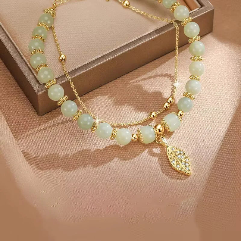 Armband aus grüner Jade und Blatt