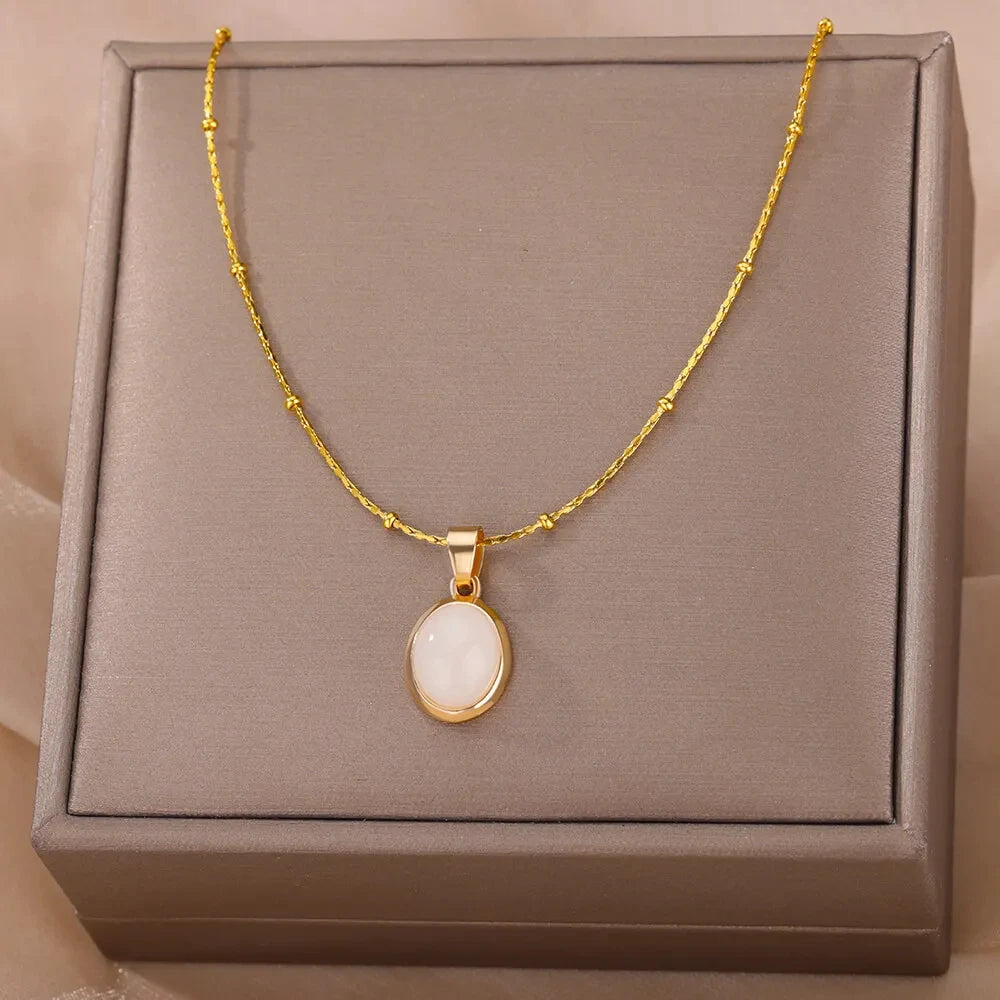 Collier pendentif pierre