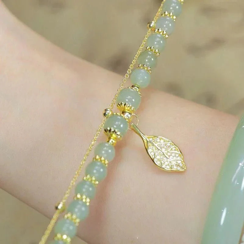 Armband aus grüner Jade und Blatt