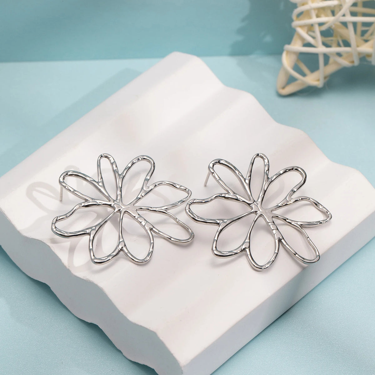 Clous grande fleur en fil