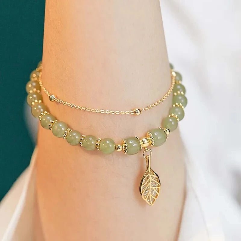 Armband aus grüner Jade und Blatt