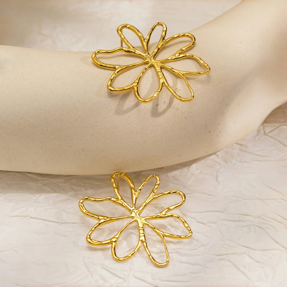 Clous grande fleur en fil
