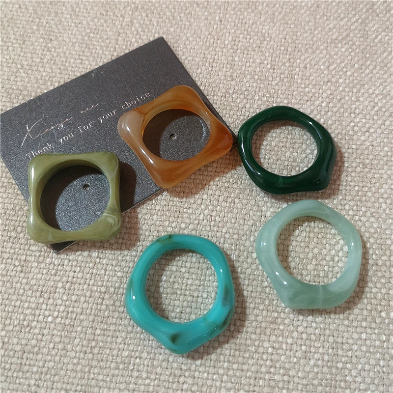Set of 5 retro resin rings