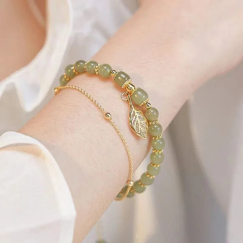 Armband aus grüner Jade und Blatt