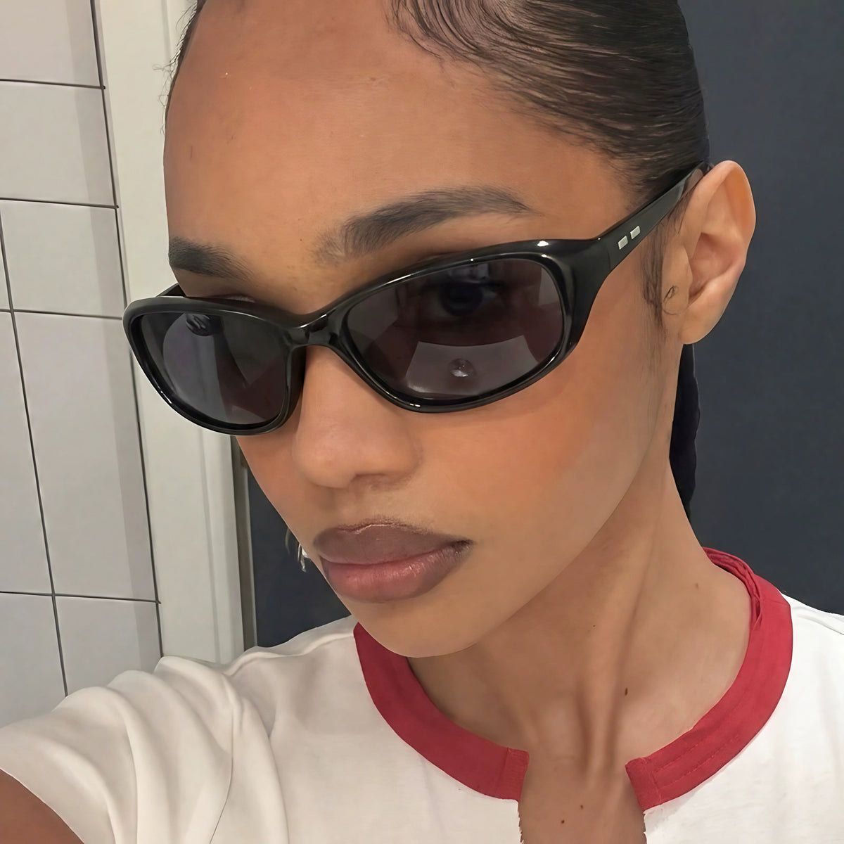Lunettes enveloppantes rétro 90's